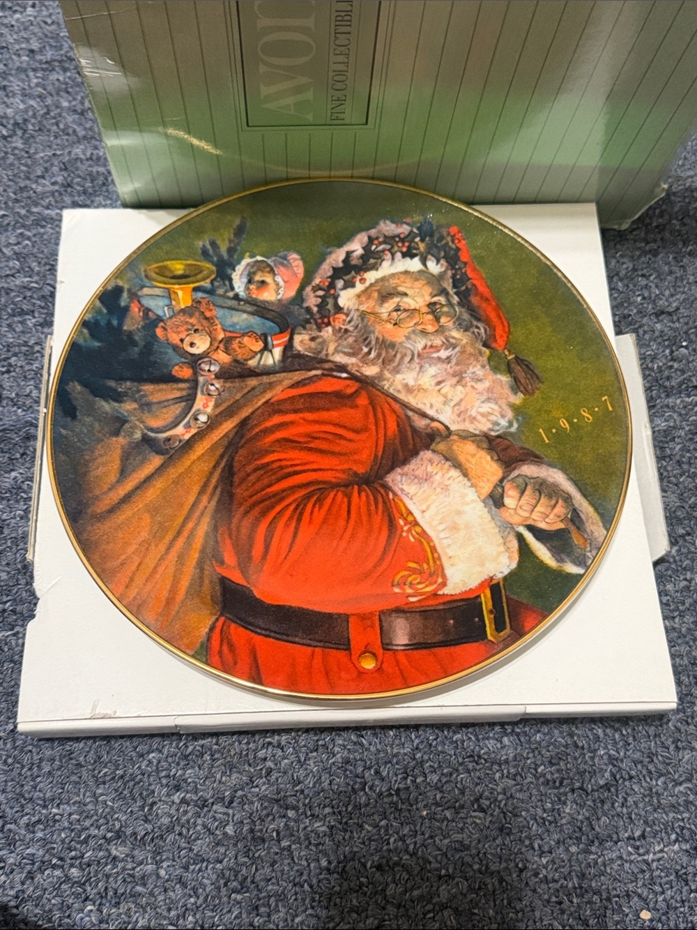 1987 Avon Christmas Porcelain Plate 22k gold trim